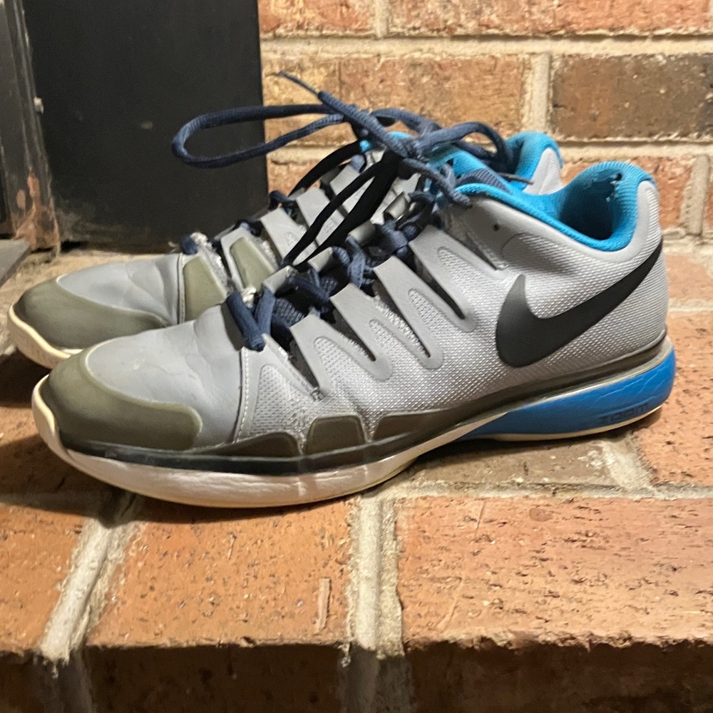 Nike Men's Gray and Blue Athletic Sneakers